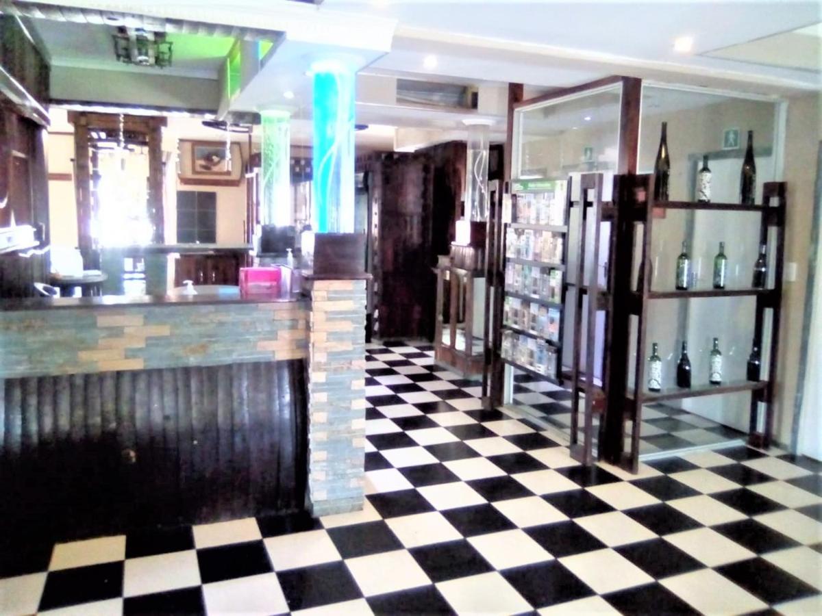 Bread And Barrel Guesthouse Bellville Кейптаун Екстериор снимка
