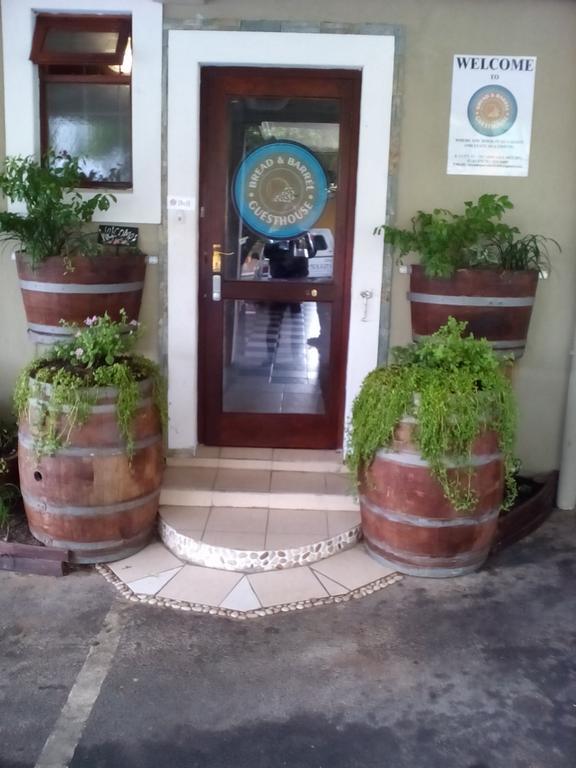 Bread And Barrel Guesthouse Bellville Кейптаун Екстериор снимка