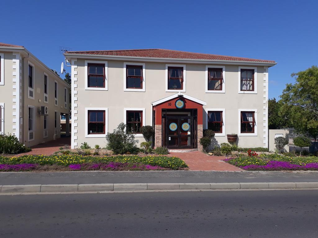 Bread And Barrel Guesthouse Bellville Кейптаун Екстериор снимка