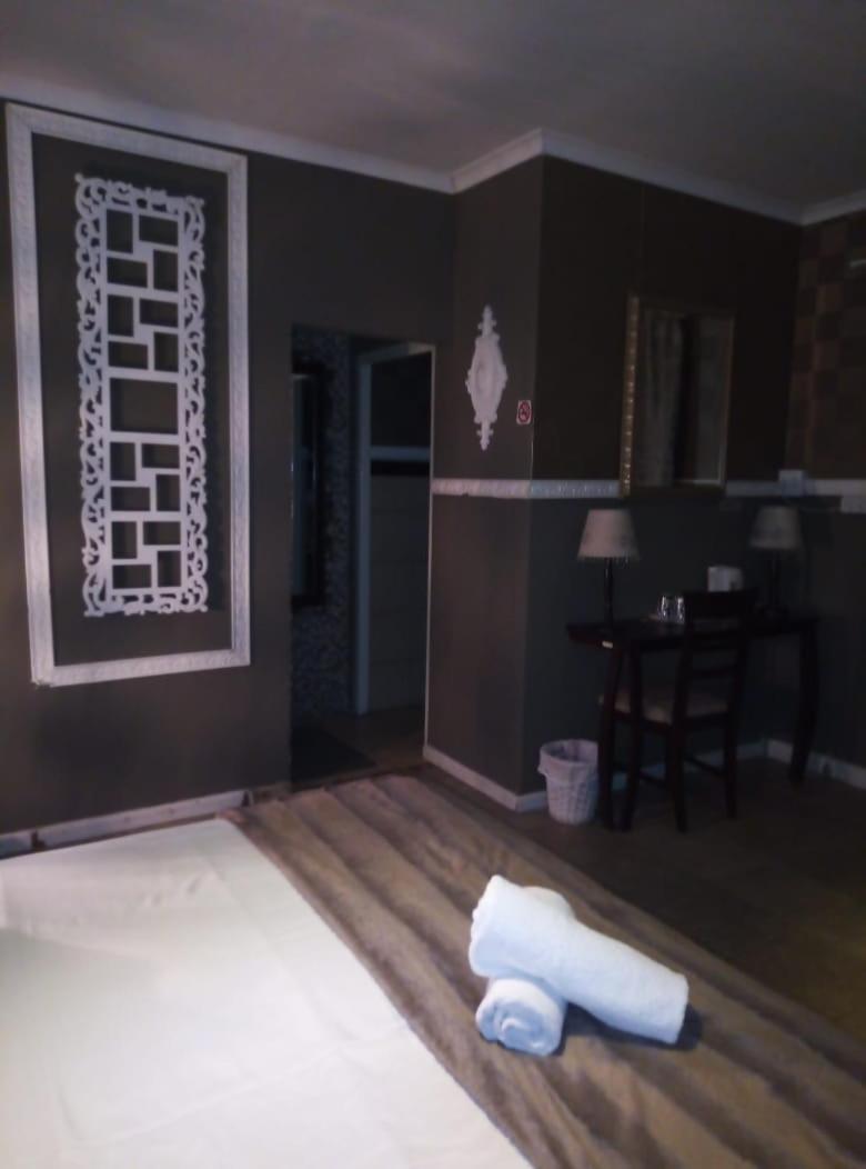 Bread And Barrel Guesthouse Bellville Кейптаун Екстериор снимка