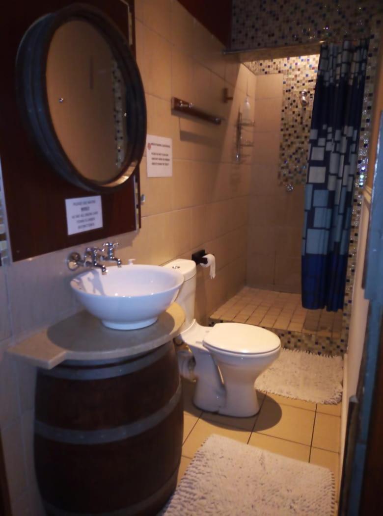 Bread And Barrel Guesthouse Bellville Кейптаун Екстериор снимка