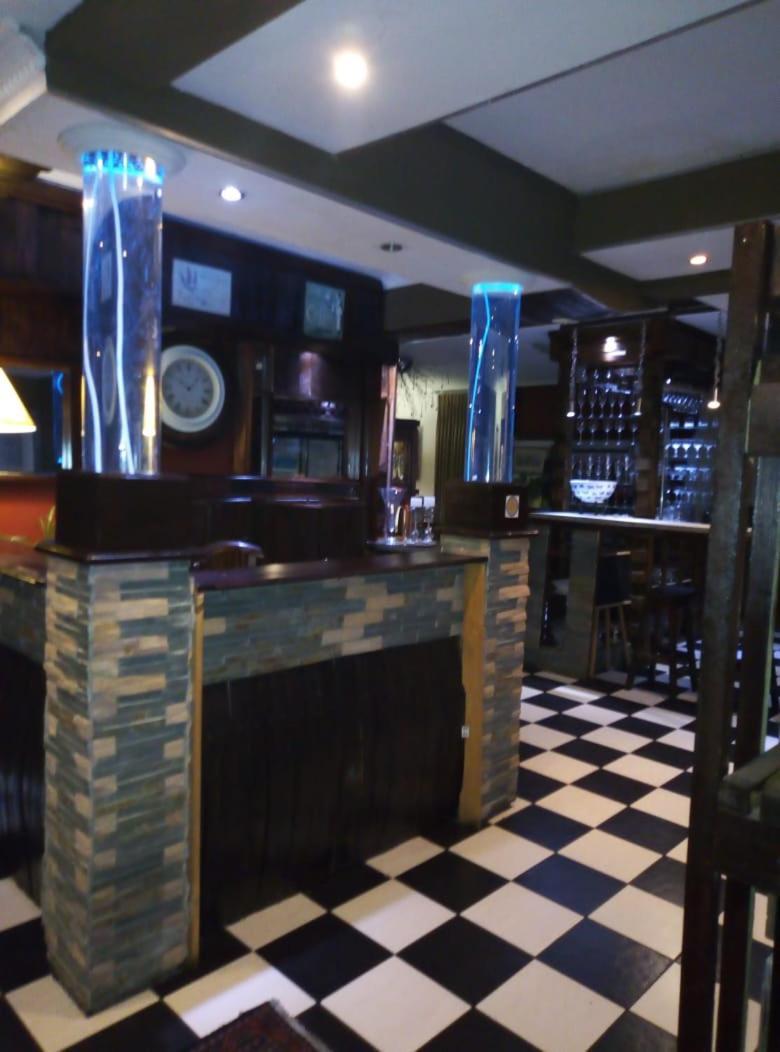 Bread And Barrel Guesthouse Bellville Кейптаун Екстериор снимка